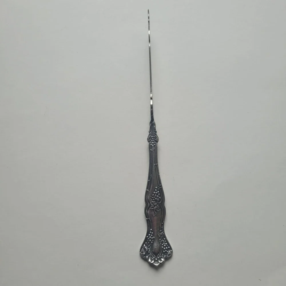 1847 Rogers Bros Vintage Grape Flatware Serving Spoon XS‎ Fork Twisted